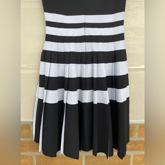 CAROLINA HERRERA Striped Cap-sleeve Pleated Dress size large - Picture 14 of 17